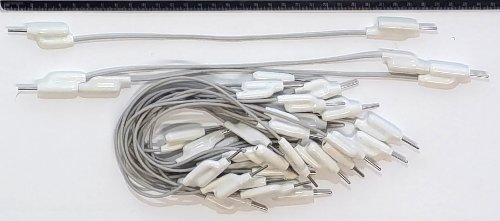Juego de 20 cables rematados en fichas banana apilables de 2 mm, largo total: 30 cm 2-601-30-B x 20